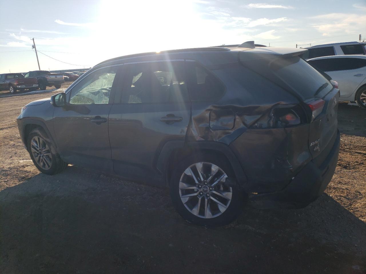 2019 TOYOTA RAV4 XLE P - Фото 2