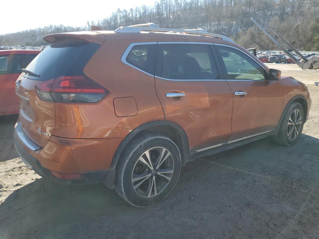 2017 NISSAN ROGUE SV - Image 3