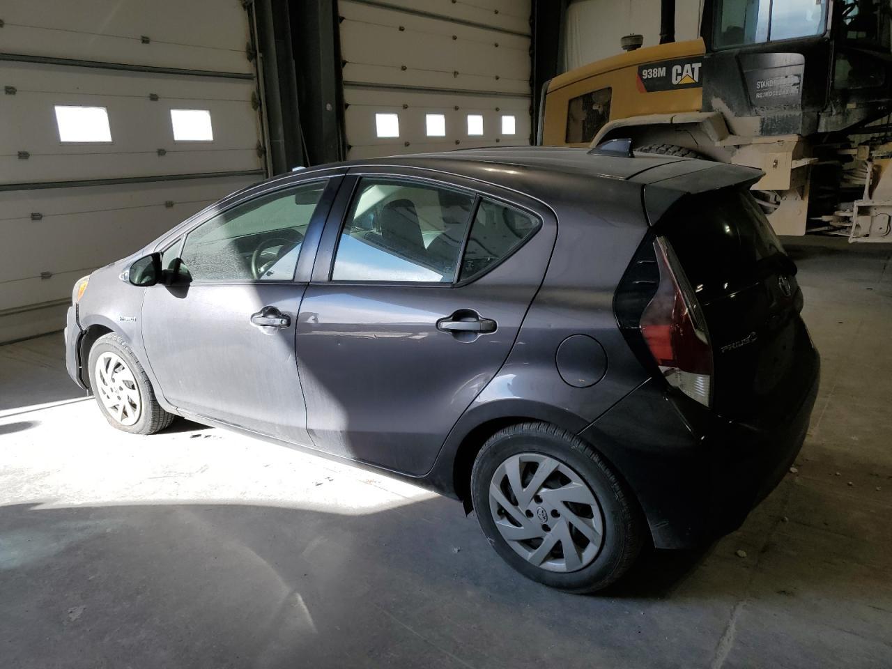 2015 TOYOTA PRIUS C - Image 2