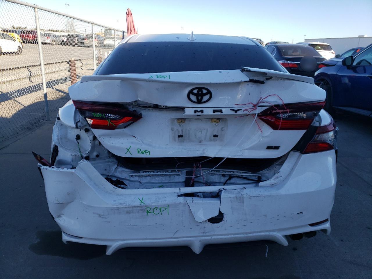 2021 TOYOTA CAMRY SE - Фото 6