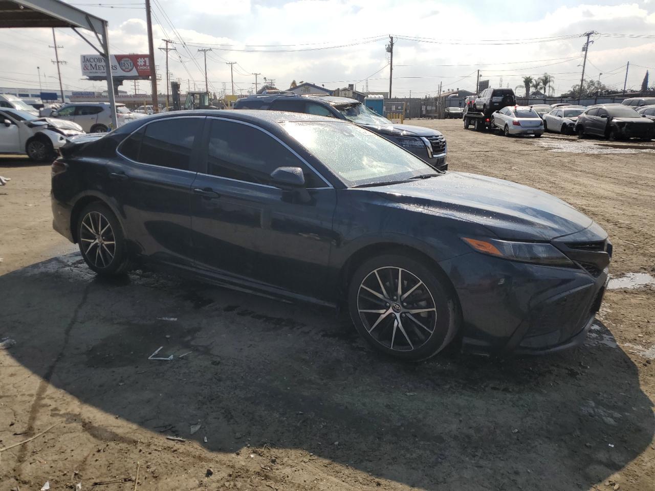 2021 TOYOTA CAMRY SE - Фото 4