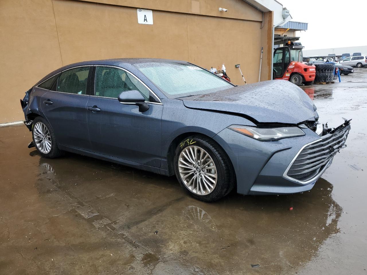 2019 TOYOTA AVALON XLE - Image 4