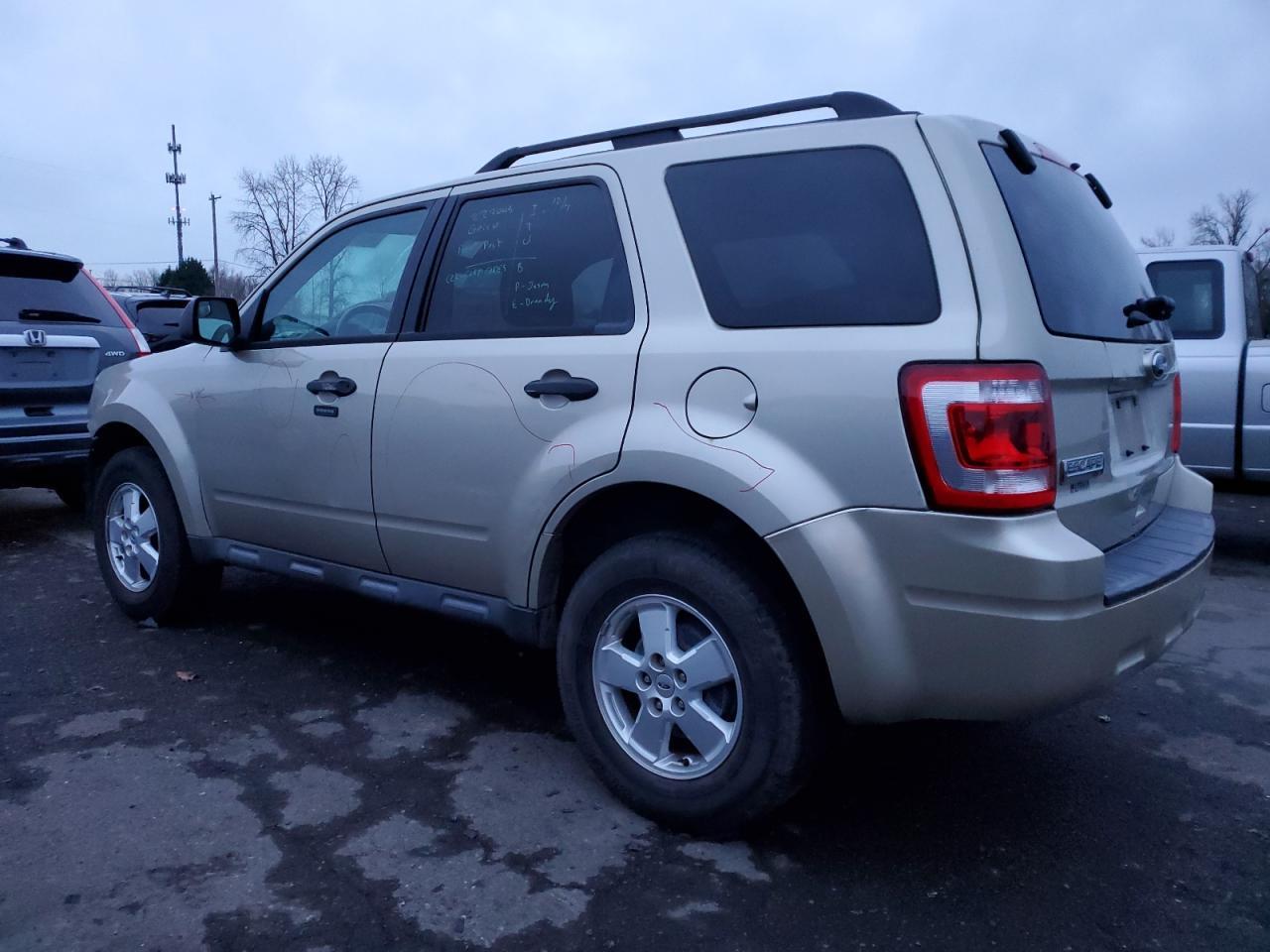 2012 FORD ESCAPE XLT - Image 2