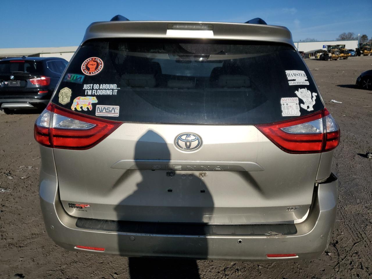 2015 TOYOTA SIENNA XLE - Фото 6