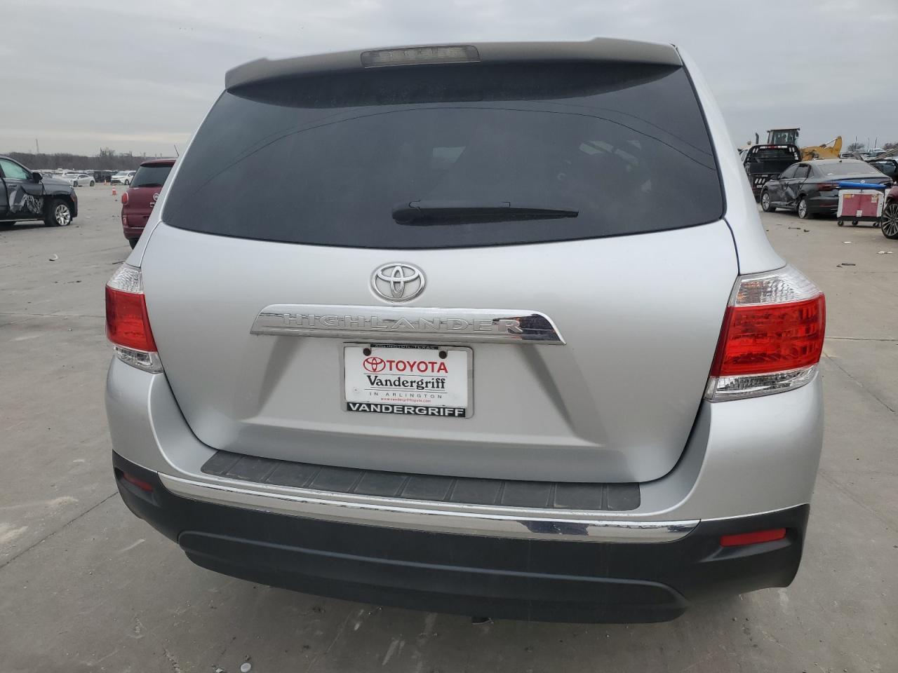 2011 TOYOTA HIGHLANDER - Фото 6