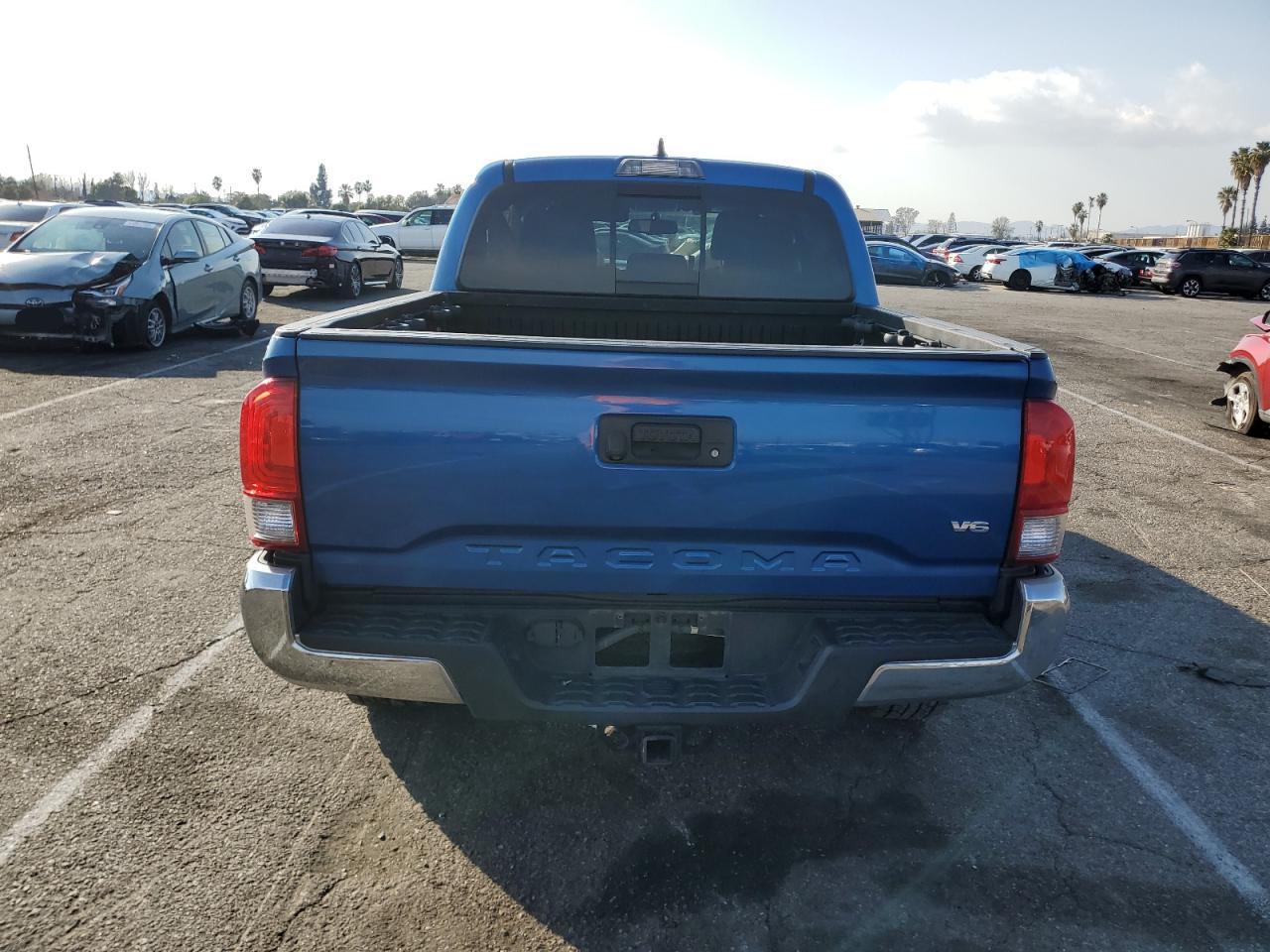 2017 TOYOTA TACOMA DOU - Фото 6