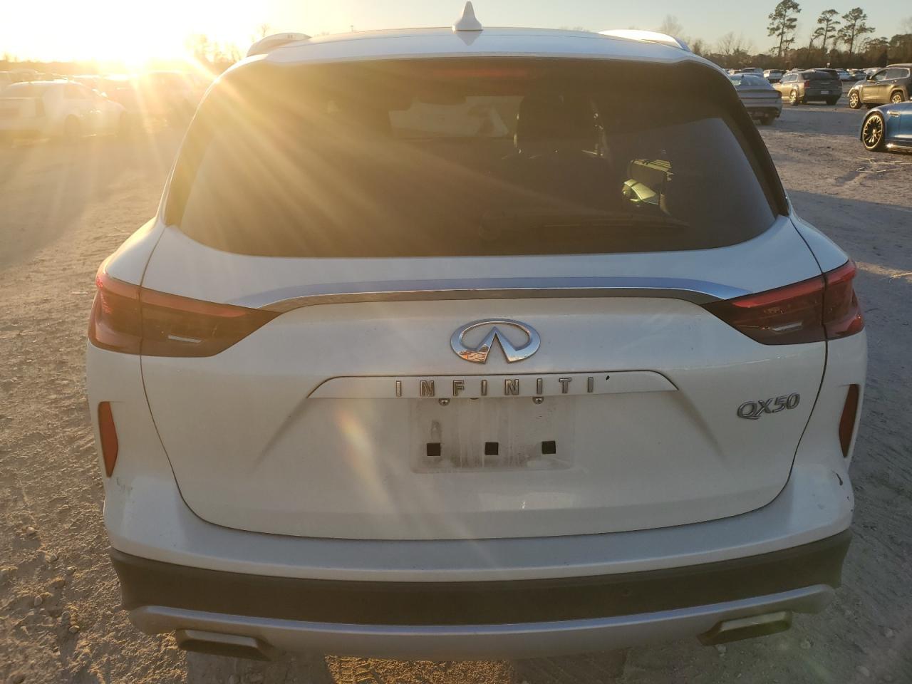 2019 INFINITI QX50 ESSEN - Image 6