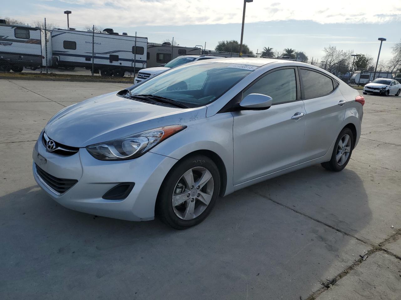 2013 HYUNDAI ELANTRA GL