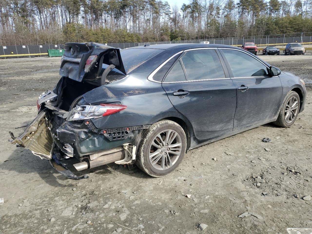 2015 TOYOTA CAMRY LE - Image 3