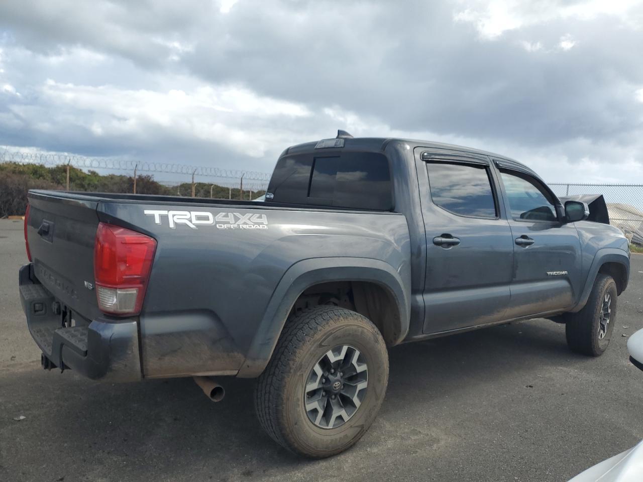 2017 TOYOTA TACOMA DOU - Фото 3