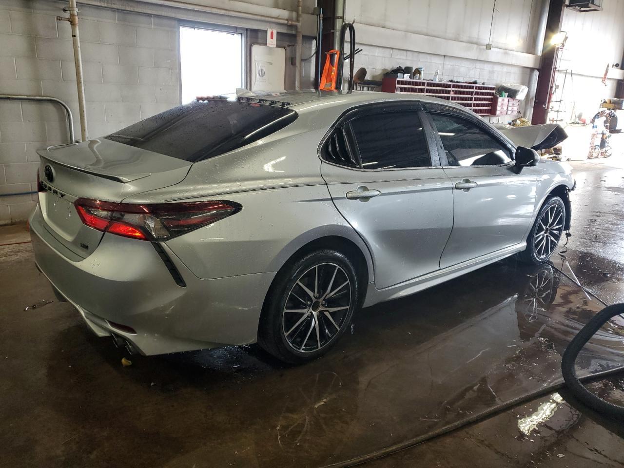 2021 TOYOTA CAMRY SE - Фото 3