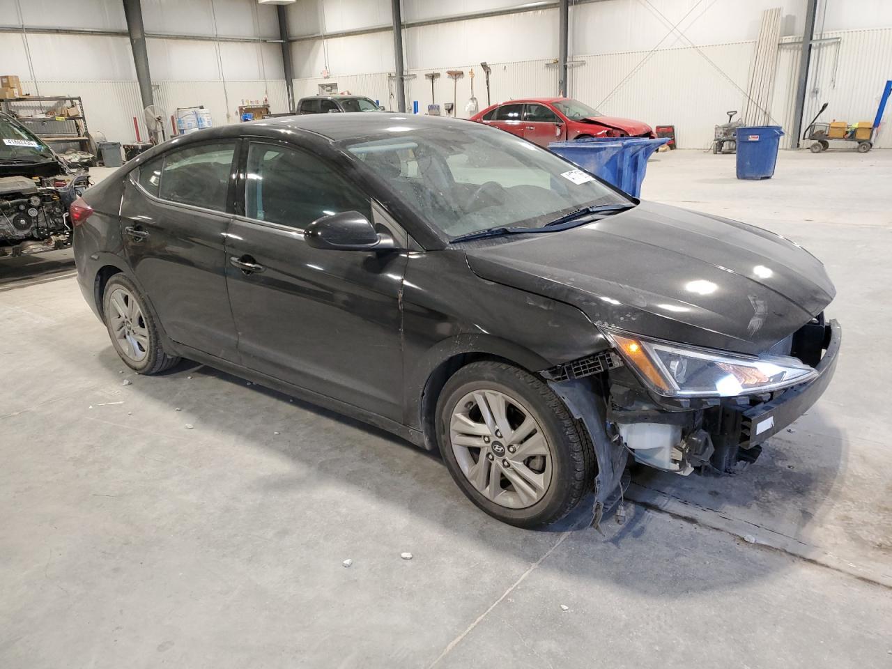 2019 HYUNDAI ELANTRA SE - Фото 4