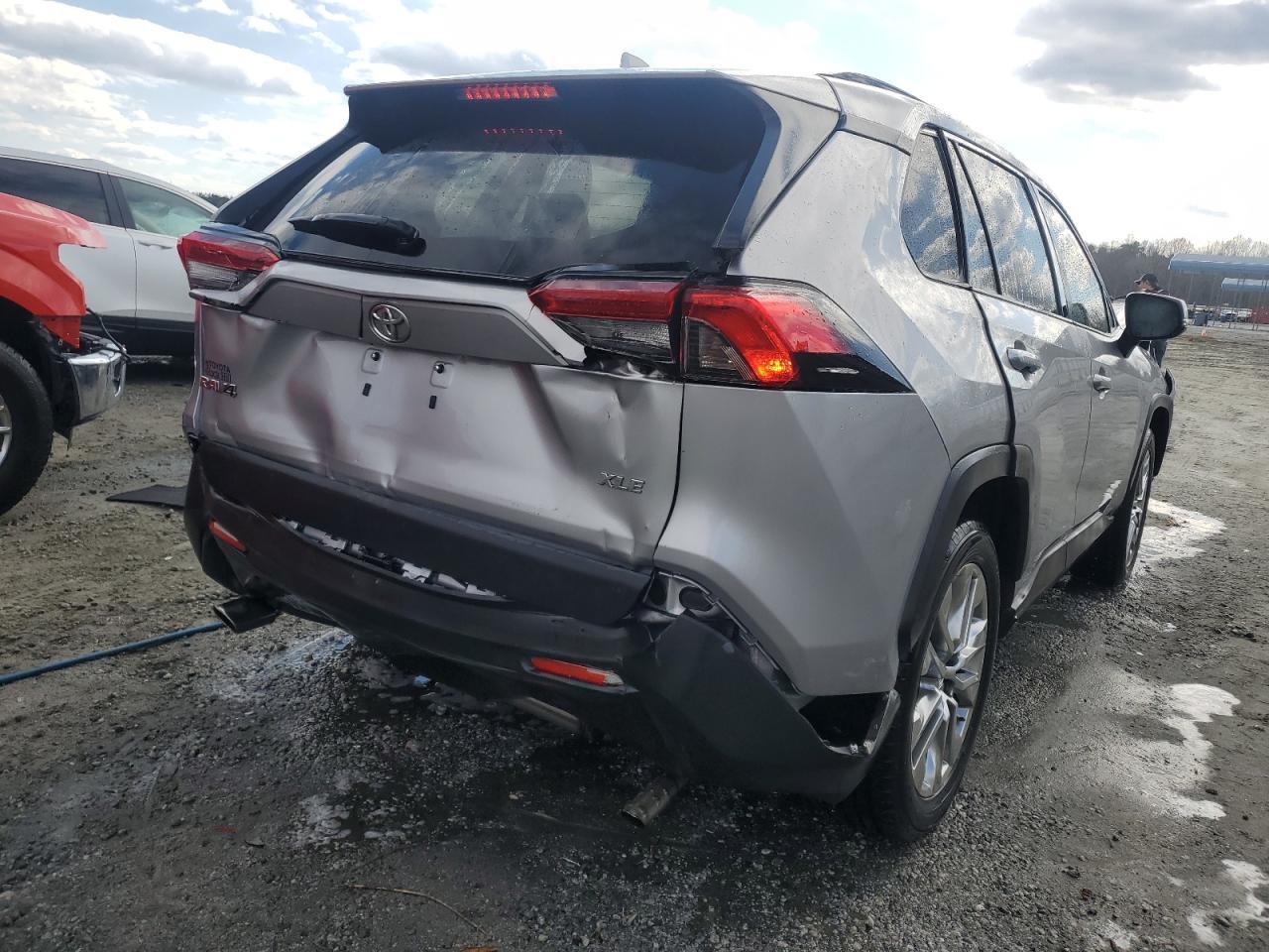 2019 TOYOTA RAV4 XLE P - Фото 3