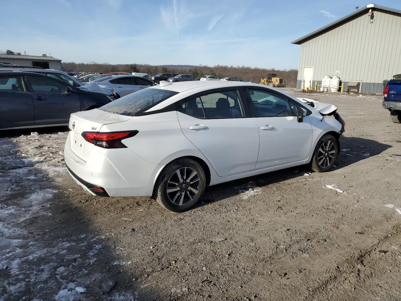 2021 NISSAN VERSA SV - Фото 3