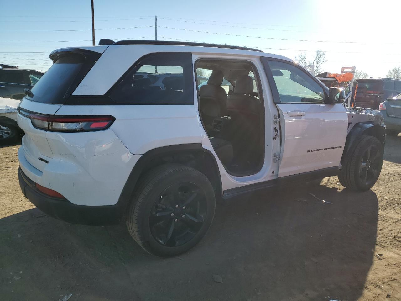 2024 JEEP GRAND CHER - Image 3