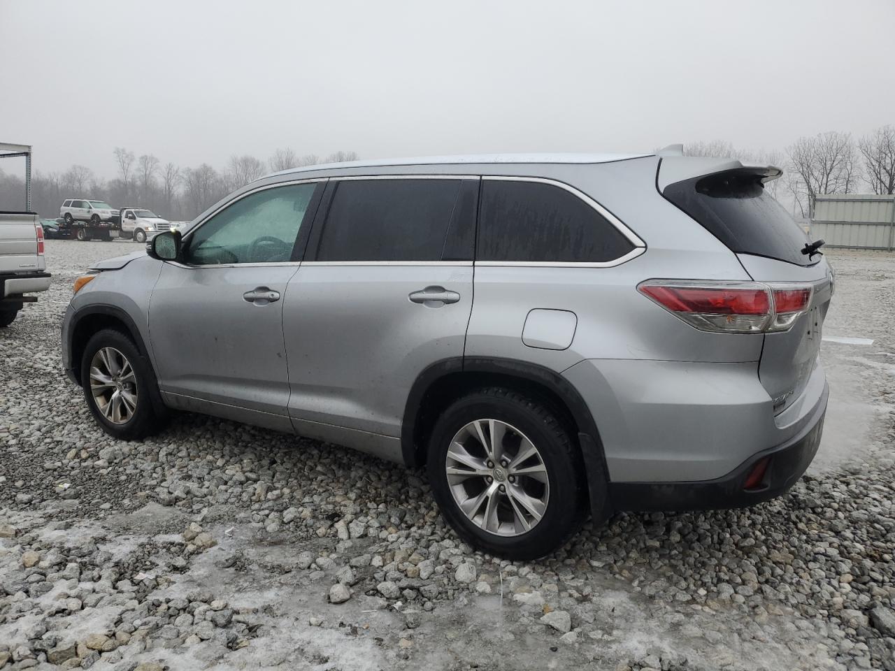 2015 TOYOTA HIGHLANDER - Image 2