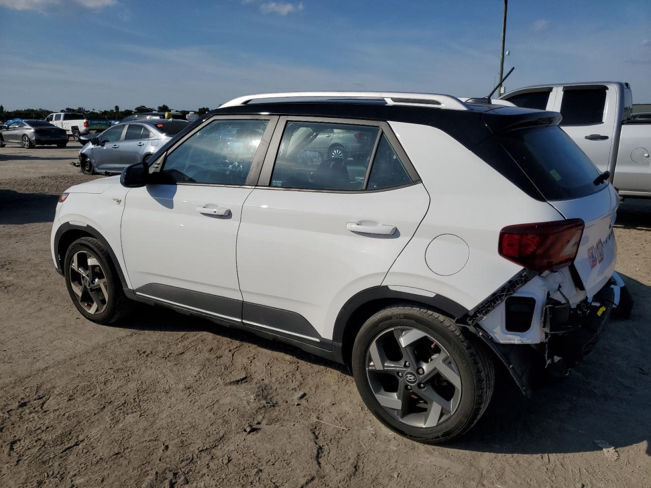 2023 HYUNDAI VENUE SEL - Image 2