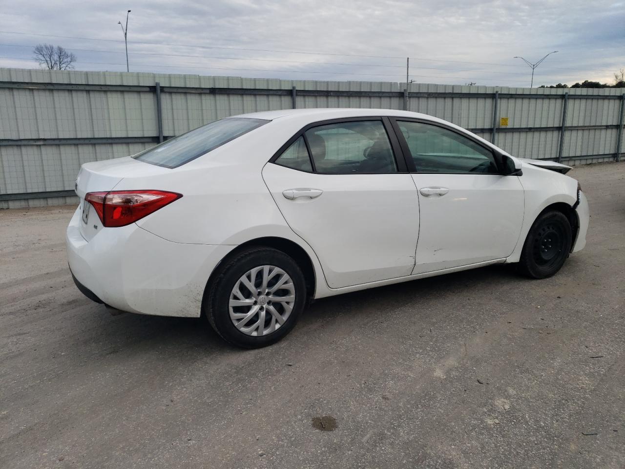2019 TOYOTA COROLLA L - Image 3