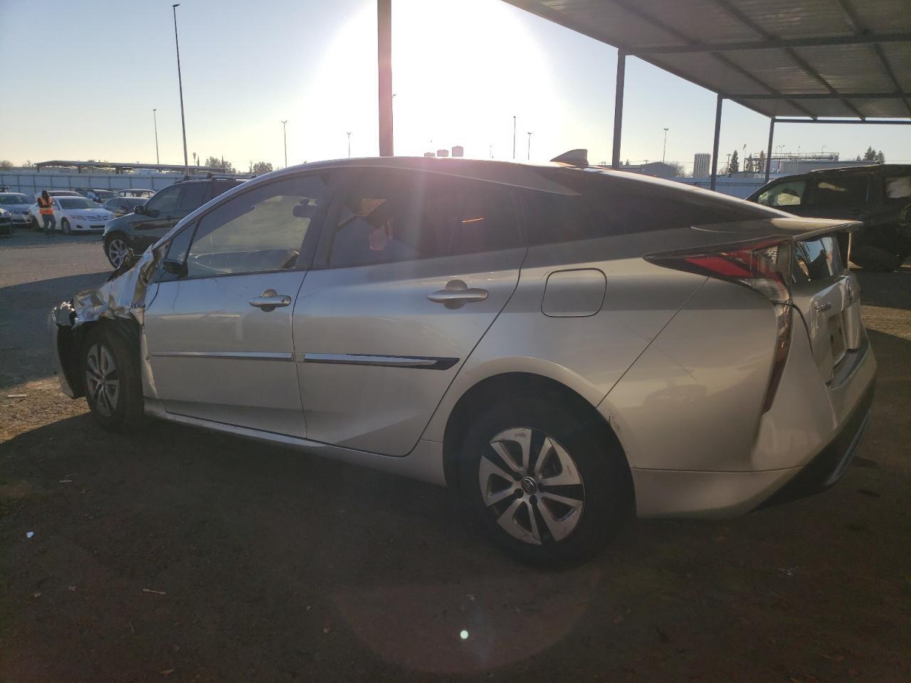 2016 TOYOTA PRIUS - Фото 2