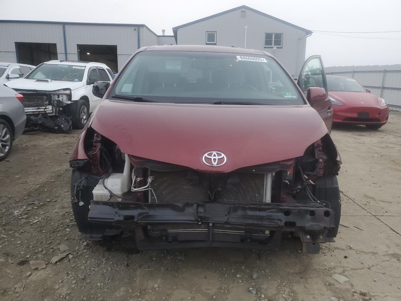 2015 TOYOTA SIENNA LE - Фото 5
