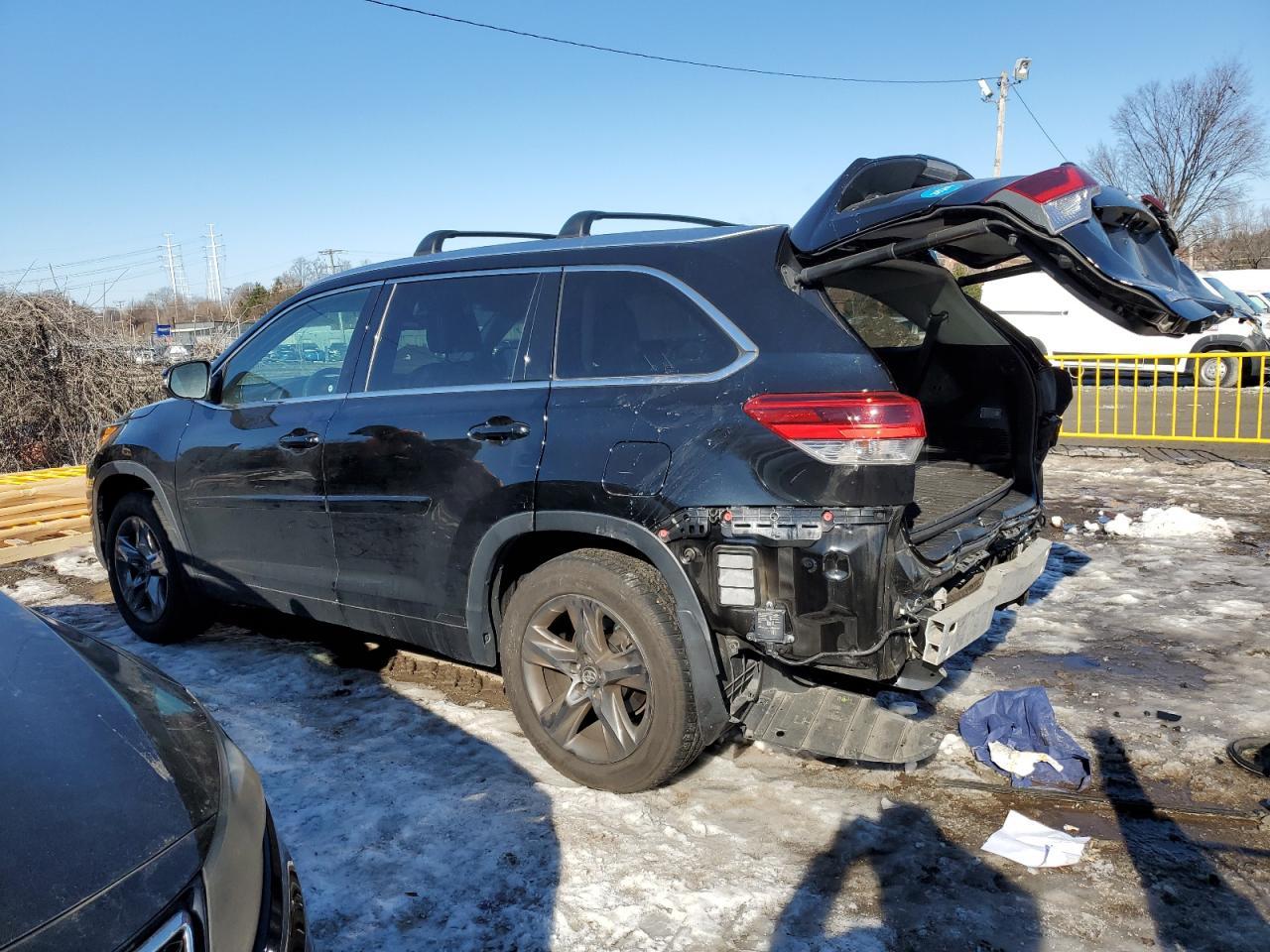 2018 TOYOTA HIGHLANDER - Image 2