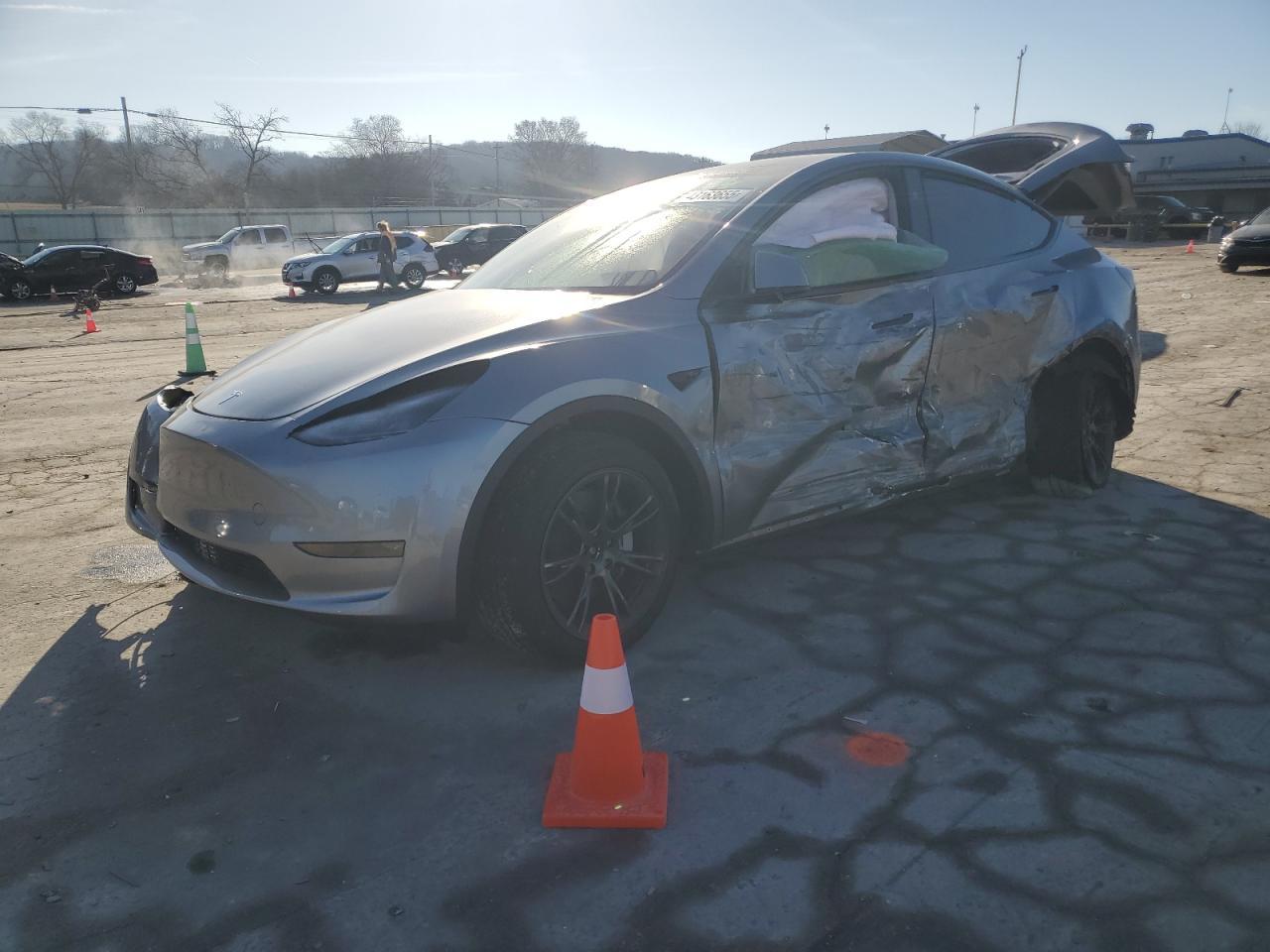 2024 TESLA MODEL Y