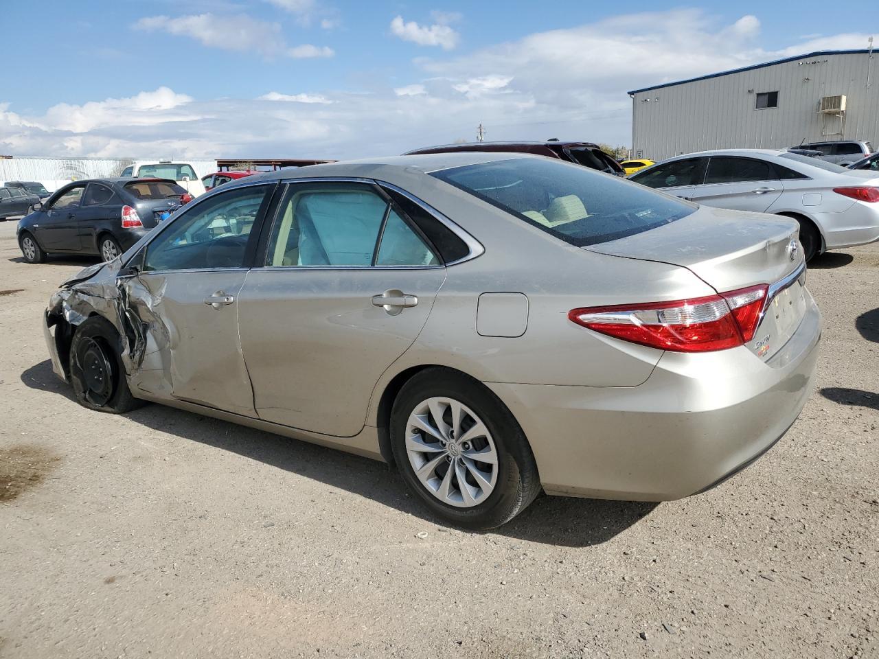 2017 TOYOTA CAMRY LE - Фото 2
