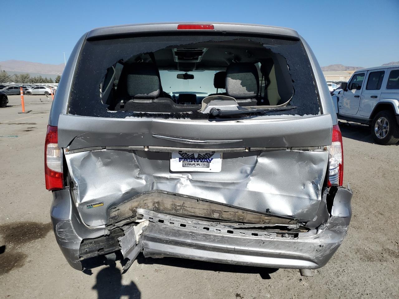 2014 CHRYSLER TOWN & COU - Фото 6
