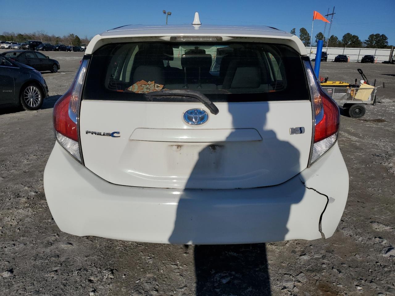 2015 TOYOTA PRIUS C - Image 6
