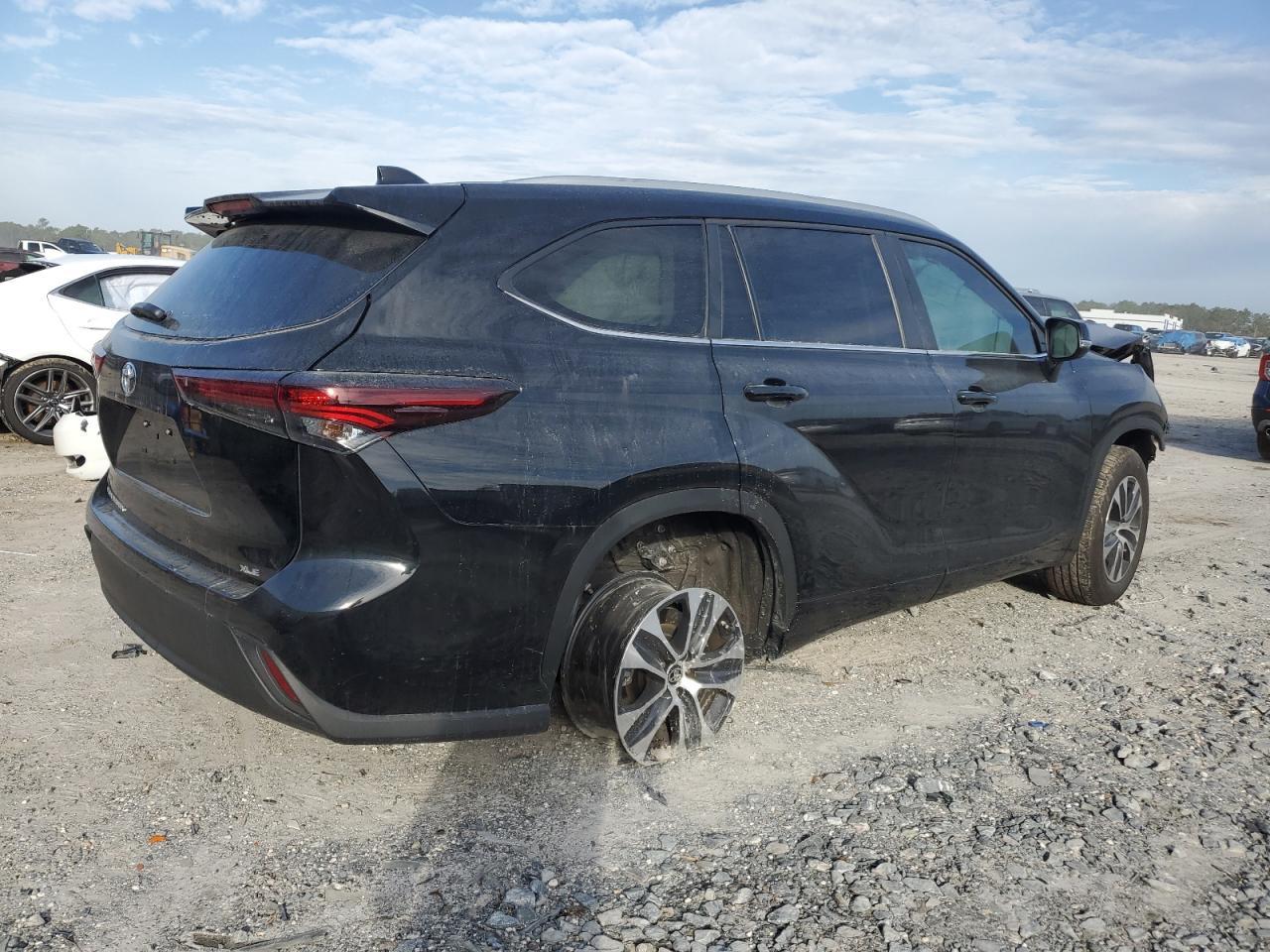 2024 TOYOTA HIGHLANDER - Image 3