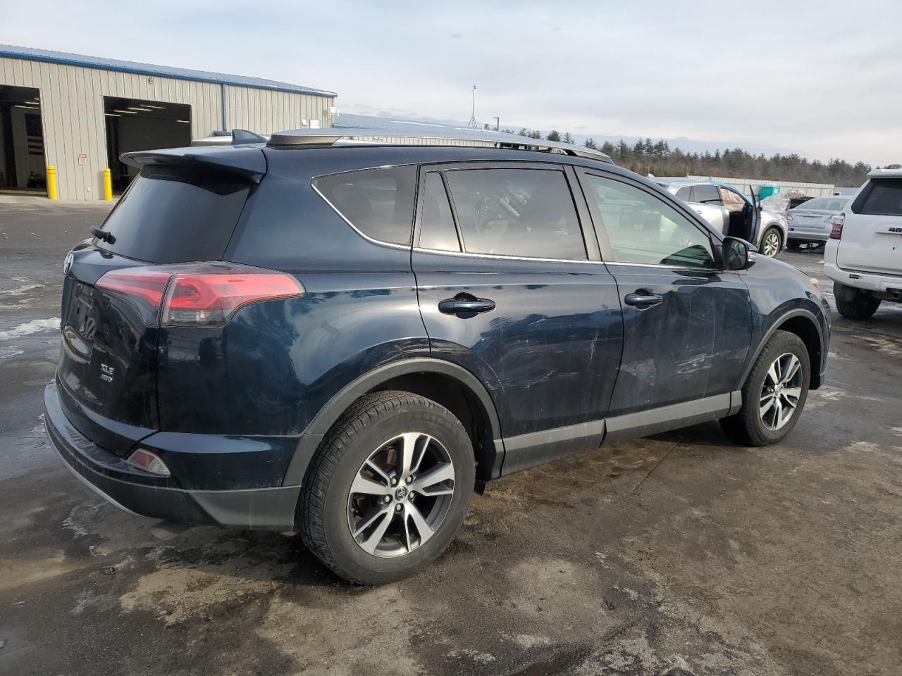 2017 TOYOTA RAV4 XLE - Фото 3