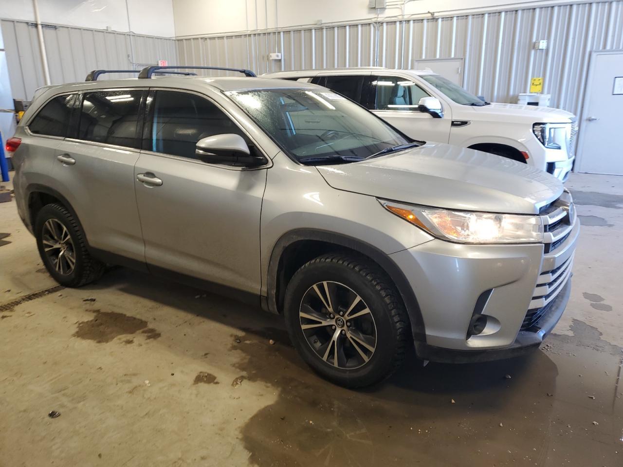2019 TOYOTA HIGHLANDER - Image 4