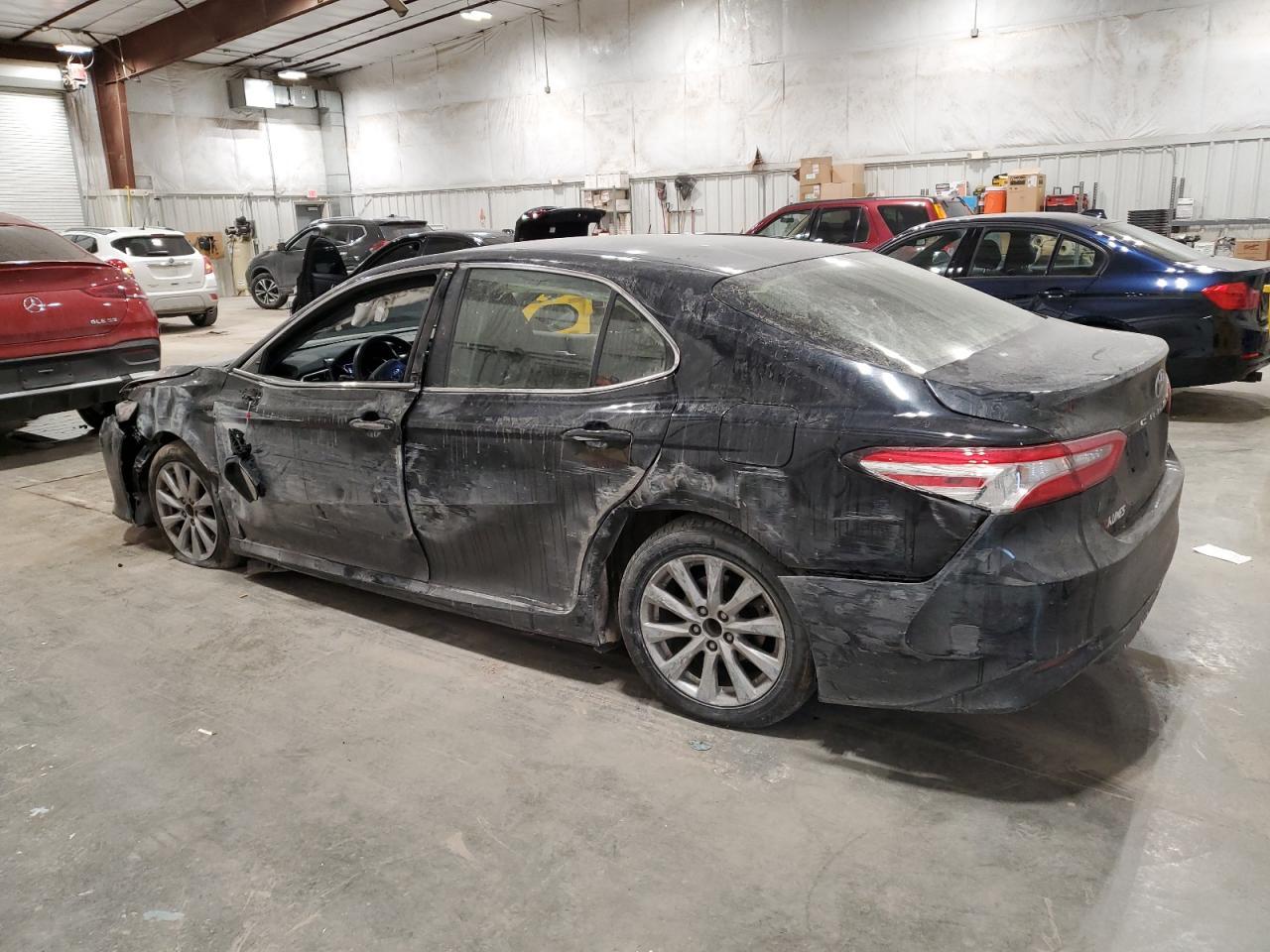 2018 TOYOTA CAMRY L - Фото 2
