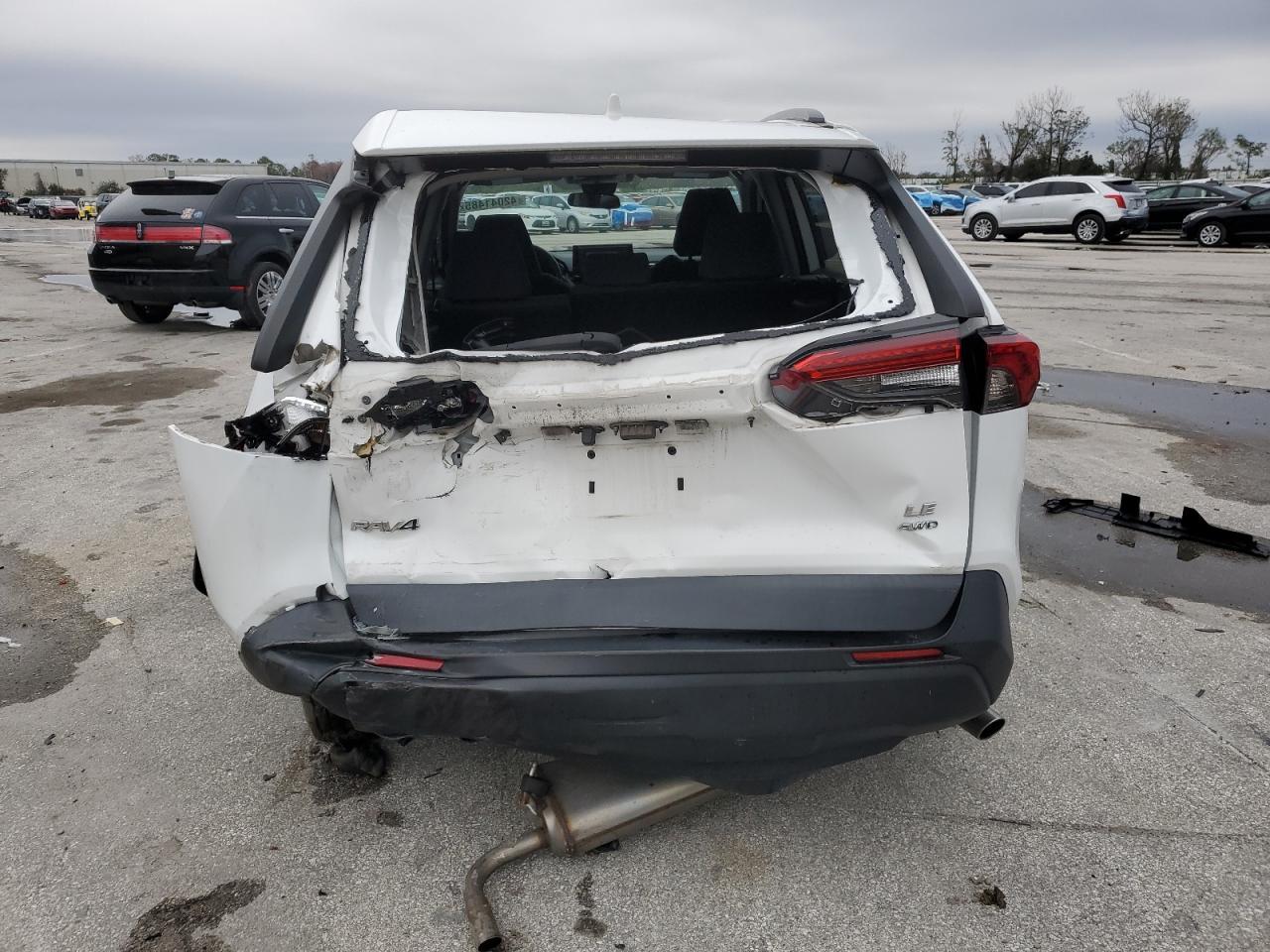 2021 TOYOTA RAV4 LE - Фото 6