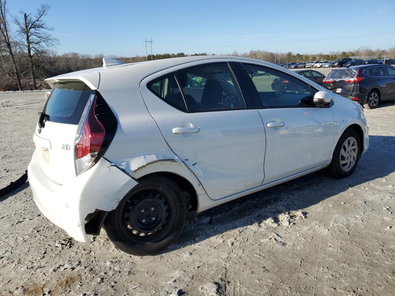 2015 TOYOTA PRIUS C - Image 3