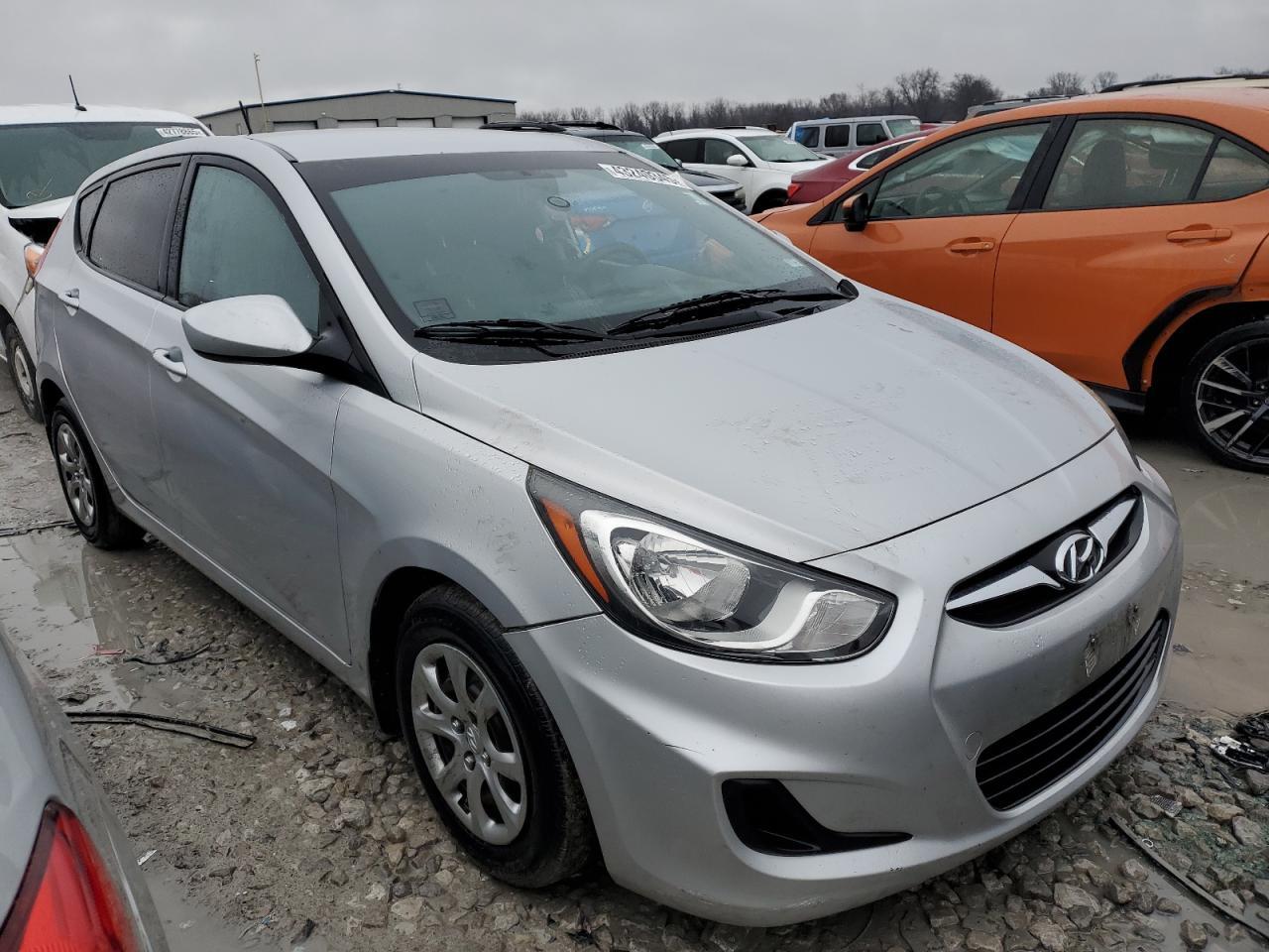 2014 HYUNDAI ACCENT GLS - Image 4