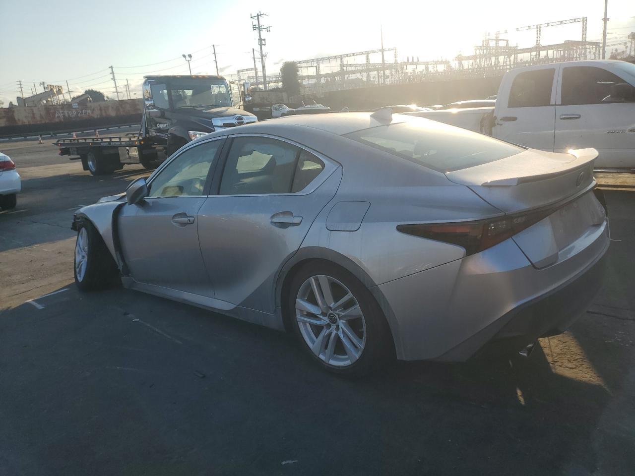 2021 LEXUS IS 300 - Фото 2