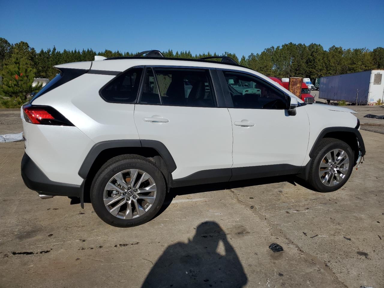 2024 TOYOTA RAV4 XLE P - Image 3
