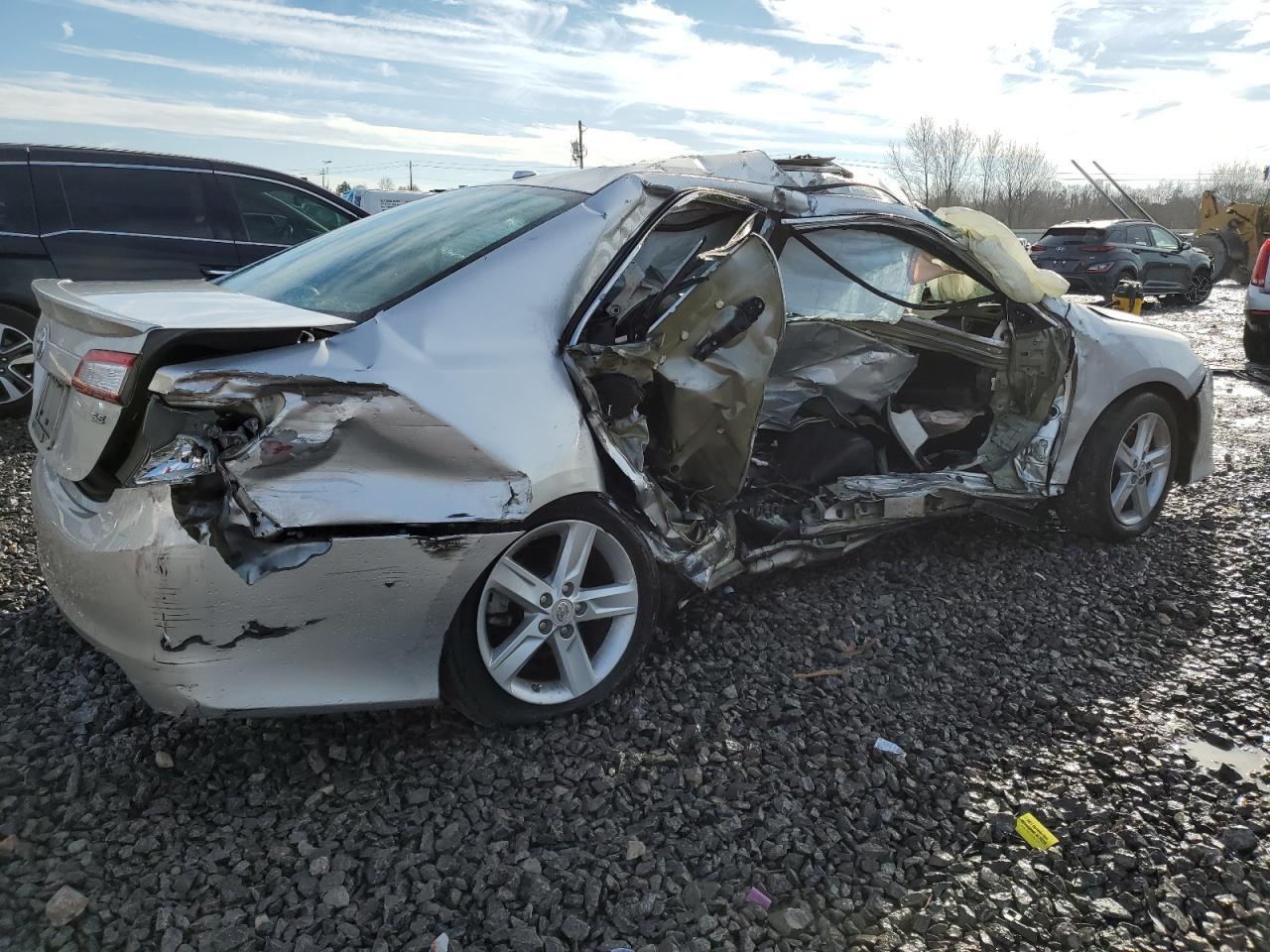 2012 TOYOTA CAMRY BASE - Фото 3