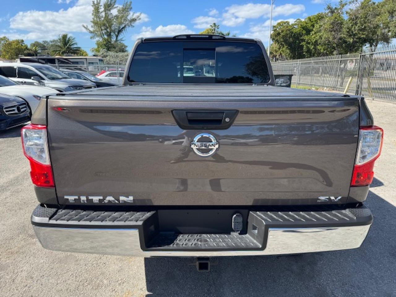 2018 NISSAN TITAN S - Фото 6