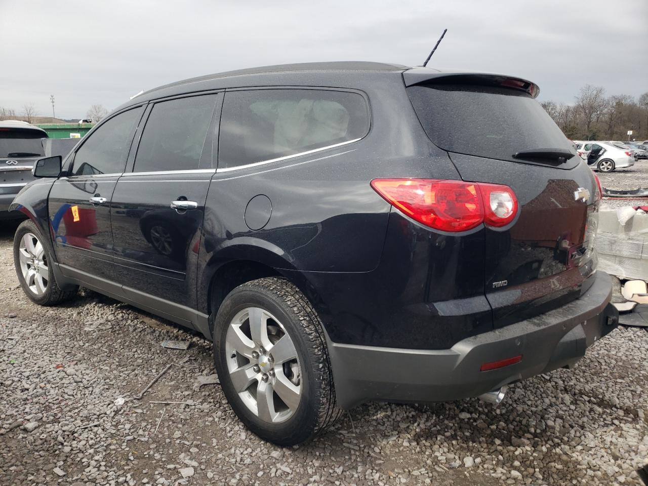 2011 CHEVROLET TRAVERSE L - Фото 2