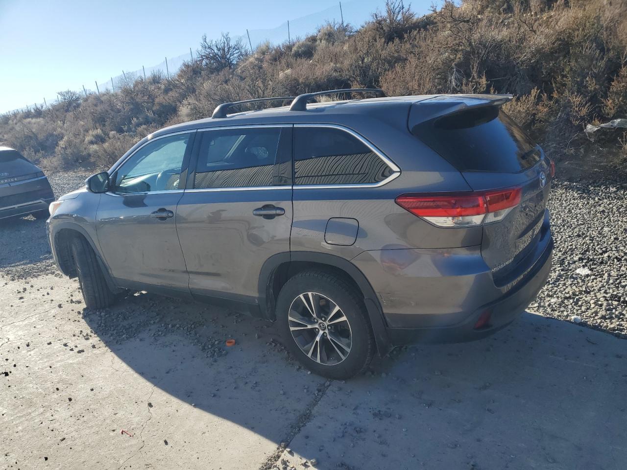 2019 TOYOTA HIGHLANDER - Image 2