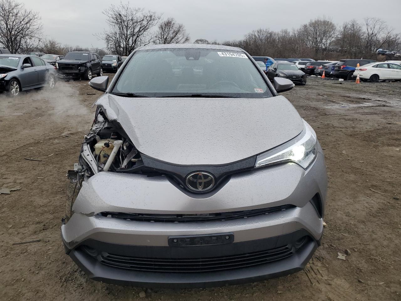 2018 TOYOTA C-HR XLE - Image 5