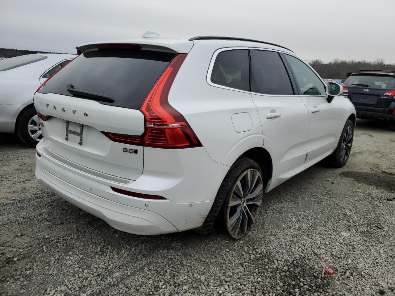 2022 VOLVO XC60 B5 MO - Фото 3