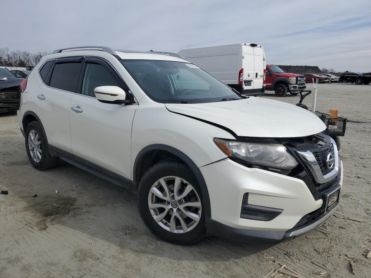 2017 NISSAN ROGUE SV - Фото 4