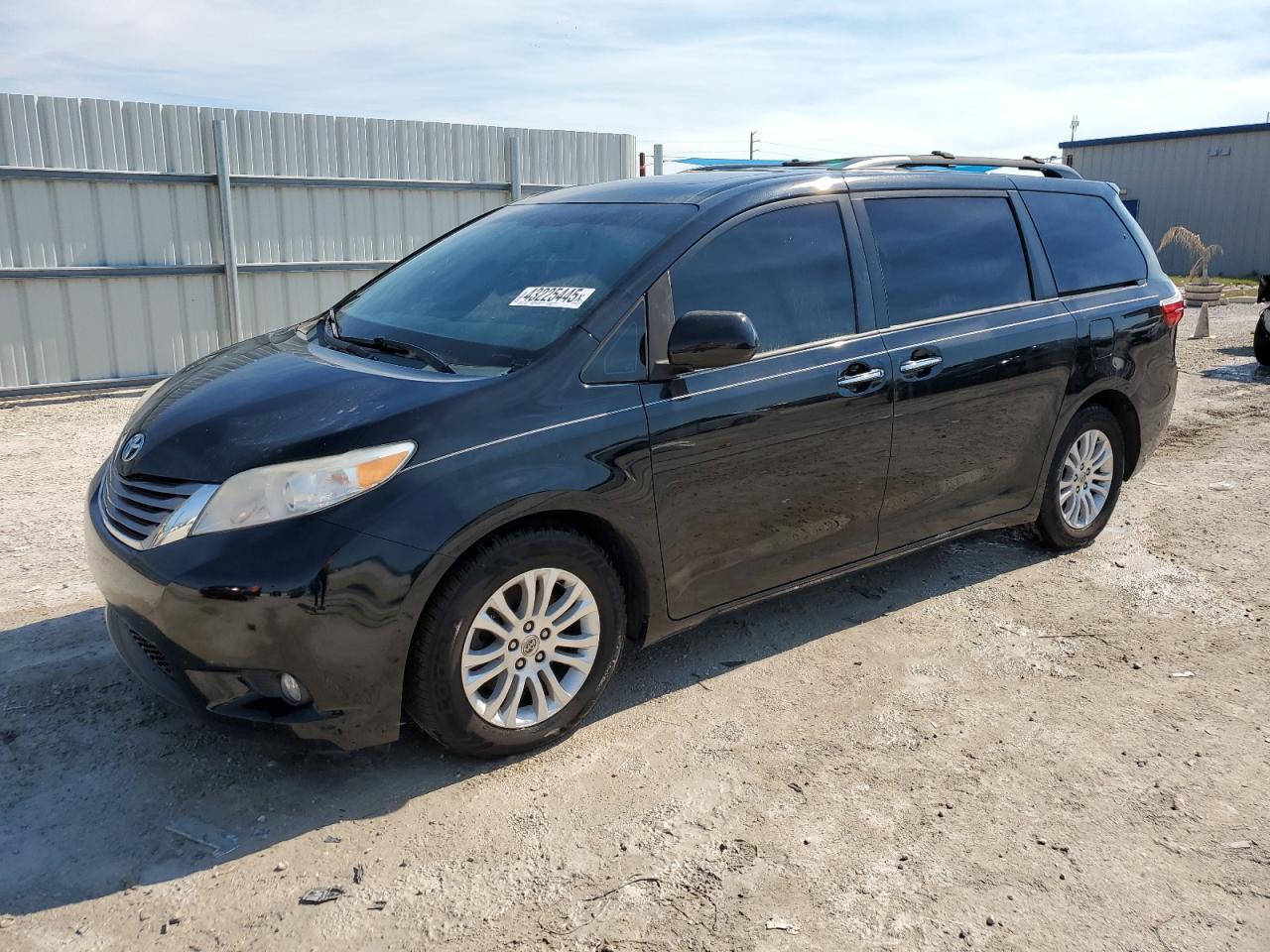 2015 TOYOTA SIENNA XLE