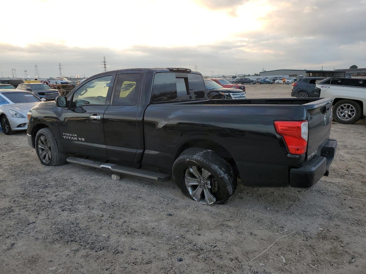 2018 NISSAN TITAN SV - Фото 2
