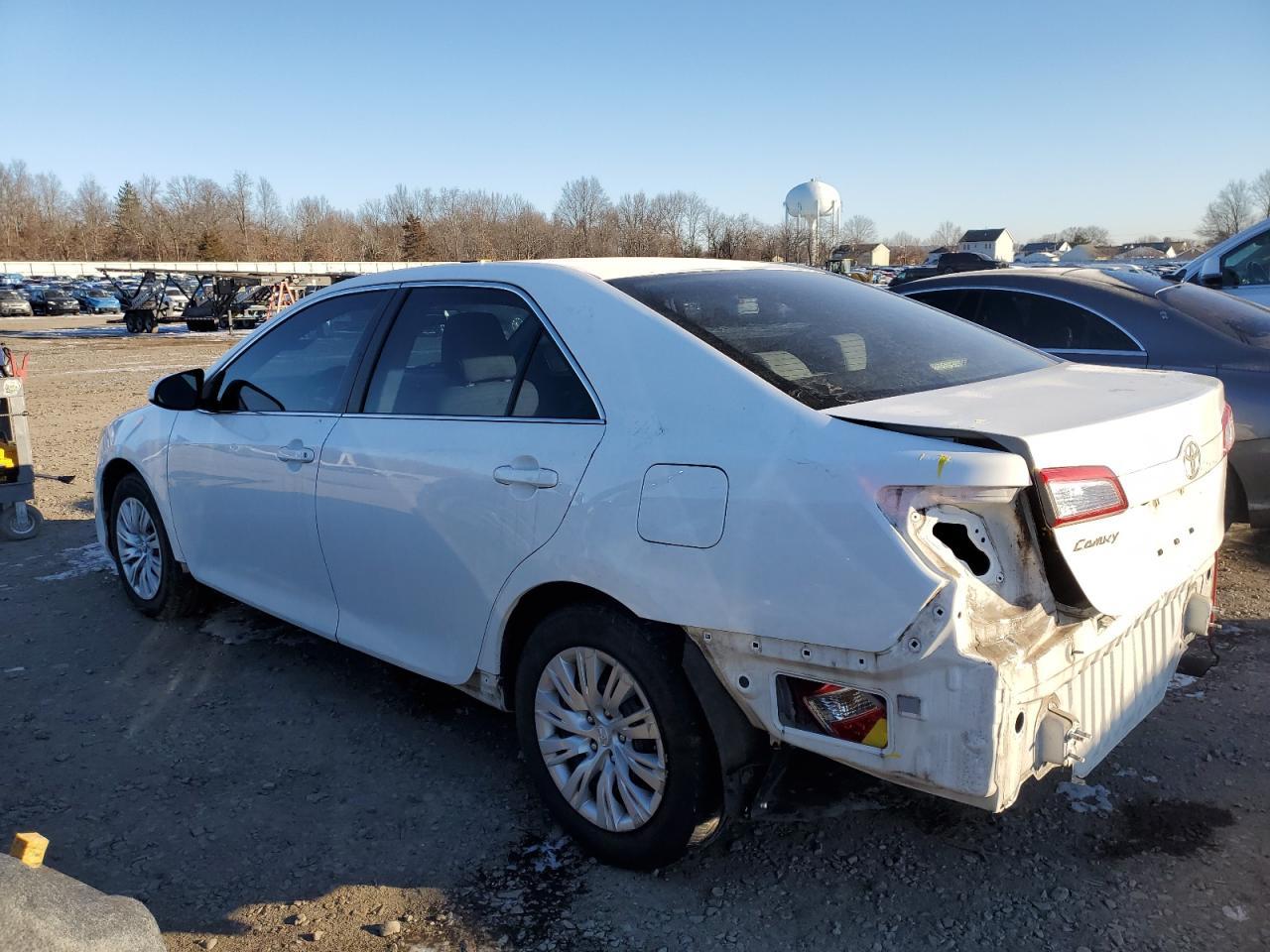 2014 TOYOTA CAMRY L - Фото 2