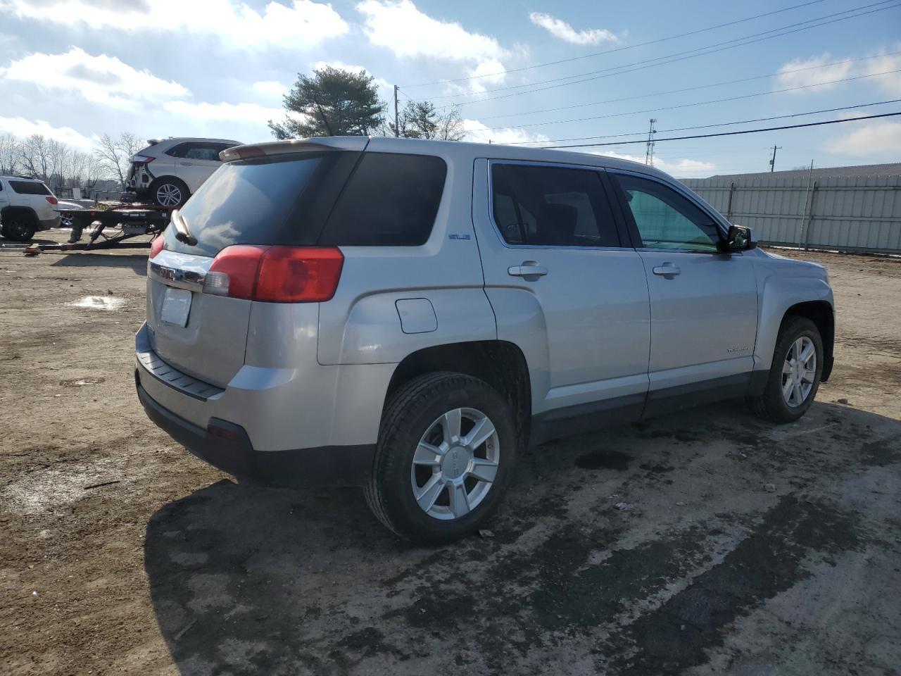 2013 GMC TERRAIN SL - Image 3