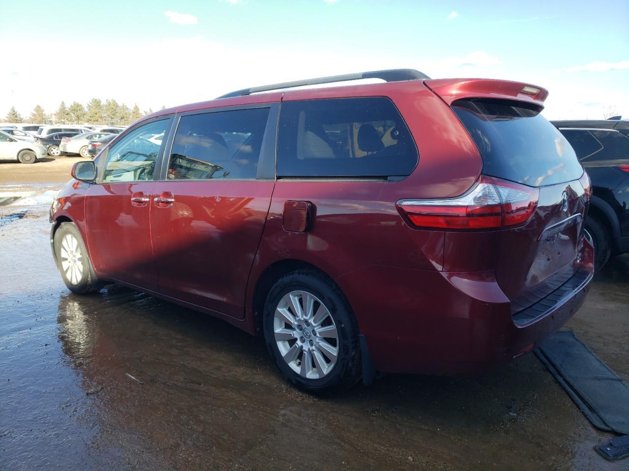 2015 TOYOTA SIENNA XLE - Фото 2